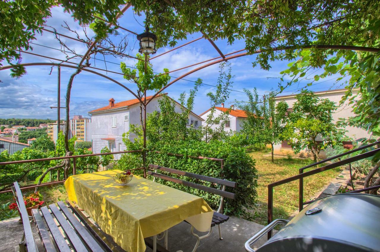 Apartman Paola Pula Ngoại thất bức ảnh