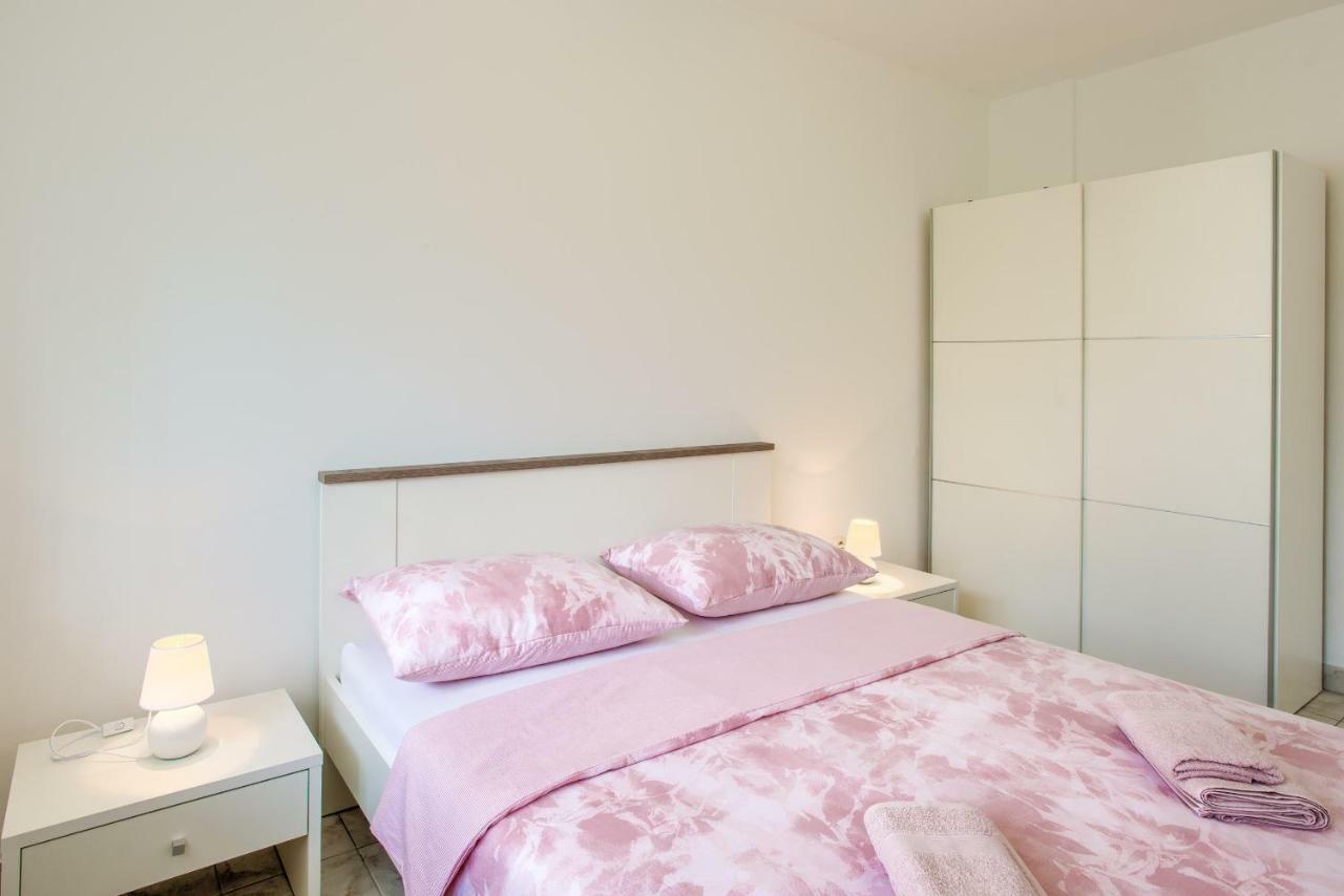 Apartman Paola Pula Ngoại thất bức ảnh